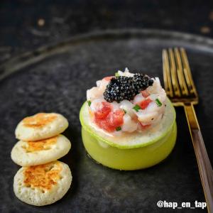 Gelée de pomme verte, tartare de Saint-Jacques et caviar